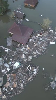 Küresel ısınma, gezegendeki seller. Kıyamet, felaketler, fırtınalar ve yıkım. Doğal afetler, iklim değişikliği, doğanın ayaklanması.