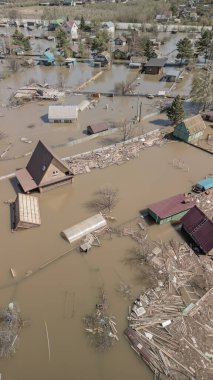 Küresel ısınma, gezegendeki seller. Kıyamet, felaketler, fırtınalar ve yıkım. Doğal afetler, iklim değişikliği, doğanın ayaklanması.