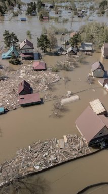 Küresel ısınma, gezegendeki seller. Kıyamet, felaketler, fırtınalar ve yıkım. Doğal afetler, iklim değişikliği, doğanın ayaklanması.