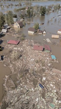 Küresel ısınma, gezegendeki seller. Kıyamet, felaketler, fırtınalar ve yıkım. Doğal afetler, iklim değişikliği, doğanın ayaklanması.