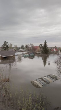 Küresel ısınma, gezegendeki seller. Kıyamet, felaketler, fırtınalar ve yıkım. Doğal afetler, iklim değişikliği, doğanın ayaklanması.