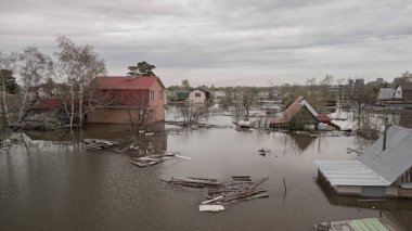 Küresel ısınma, gezegendeki seller. Kıyamet, felaketler, fırtınalar ve yıkım. Doğal afetler, iklim değişikliği, doğanın ayaklanması.