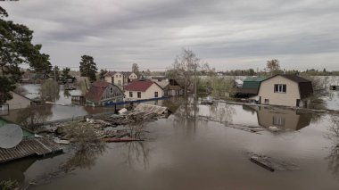 Küresel ısınma, gezegendeki seller. Kıyamet, felaketler, fırtınalar ve yıkım. Doğal afetler, iklim değişikliği, doğanın ayaklanması.