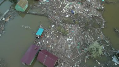 Küresel ısınma, gezegendeki seller. Kıyamet, felaketler, fırtınalar ve yıkım. Doğal afetler, iklim değişikliği, doğanın ayaklanması.