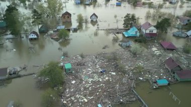 Küresel ısınma, gezegendeki seller. Kıyamet, felaketler, fırtınalar ve yıkım. Doğal afetler, iklim değişikliği, doğanın ayaklanması.