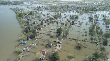 Seller, kasırgalar, küresel ısınma. İklim değişikliği, doğal afetler doğanın tsunamisi. Kıyamet, felaketler. Fırtınalar ve yıkım.