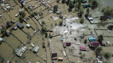 Seller, kasırgalar, küresel ısınma. İklim değişikliği, doğal afetler doğanın tsunamisi. Kıyamet, felaketler. Fırtınalar ve yıkım.