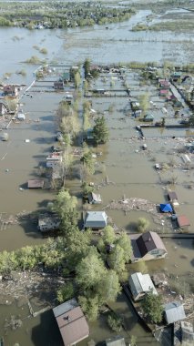 Seller, kasırgalar, küresel ısınma. İklim değişikliği, doğal afetler doğanın tsunamisi. Kıyamet, felaketler. Fırtınalar ve yıkım.