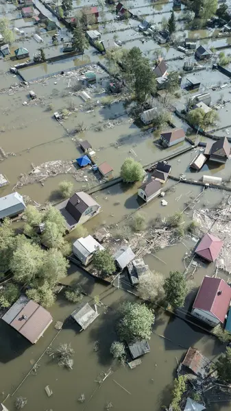 Seller, kasırgalar, küresel ısınma. İklim değişikliği, doğal afetler doğanın tsunamisi. Kıyamet, felaketler. Fırtınalar ve yıkım.