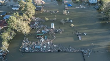 Küresel ısınma, gezegendeki seller. Kıyamet, felaketler, fırtınalar ve yıkım. Doğal afetler, iklim değişikliği, doğanın ayaklanması.