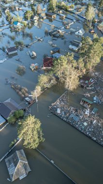 Küresel ısınma, gezegendeki seller. Kıyamet, felaketler, fırtınalar ve yıkım. Doğal afetler, iklim değişikliği, doğanın ayaklanması.