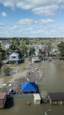 Seller, kasırgalar, küresel ısınma. İklim değişikliği, doğal afetler doğanın tsunamisi. Kıyamet, felaketler. Fırtınalar ve yıkım.