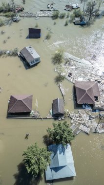 Seller, kasırgalar, küresel ısınma. İklim değişikliği, doğal afetler doğanın tsunamisi. Kıyamet, felaketler. Fırtınalar ve yıkım.