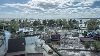 Seller, kasırgalar, küresel ısınma. İklim değişikliği, doğal afetler doğanın tsunamisi. Kıyamet, felaketler. Fırtınalar ve yıkım.