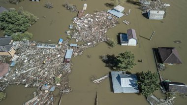 Seller, kasırgalar, küresel ısınma. İklim değişikliği, doğal afetler doğanın tsunamisi. Kıyamet, felaketler. Fırtınalar ve yıkım.