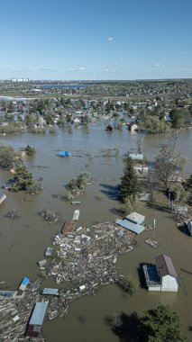 Seller, kasırgalar, küresel ısınma. İklim değişikliği, doğal afetler doğanın tsunamisi. Kıyamet, felaketler. Fırtınalar ve yıkım.