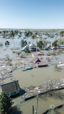 Küresel ısınma, gezegendeki seller. Kıyamet, felaketler, fırtınalar ve yıkım. Doğal afetler, iklim değişikliği, doğanın ayaklanması.