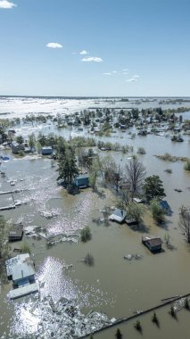 Küresel ısınma, gezegendeki seller. Kıyamet, felaketler, fırtınalar ve yıkım. Doğal afetler, iklim değişikliği, doğanın ayaklanması.