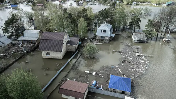 Seller, kasırgalar, küresel ısınma. İklim değişikliği, doğal afetler doğanın tsunamisi. Kıyamet, felaketler. Fırtınalar ve yıkım.