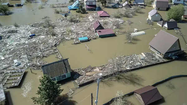 Küresel ısınma, gezegendeki seller. Kıyamet, felaketler, fırtınalar ve yıkım. Doğal afetler, iklim değişikliği, doğanın ayaklanması.