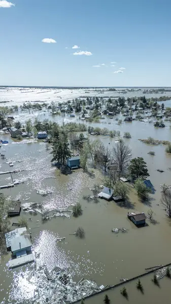 Küresel ısınma, gezegendeki seller. Kıyamet, felaketler, fırtınalar ve yıkım. Doğal afetler, iklim değişikliği, doğanın ayaklanması.