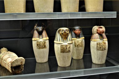 Paris, Fransa 03.25.2017: Paris 'in ünlü bir müzesinin içi