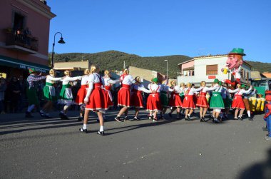 Teulada, Sardunya - 02.18.2018: Sardunya 'nın geleneksel maskeleri