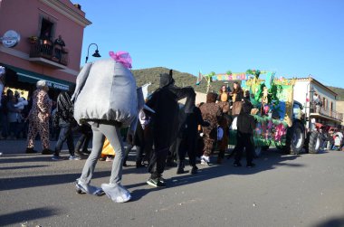 Teulada, Sardunya - 02.18.2018: Sardunya 'nın geleneksel maskeleri