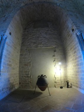 Palermo, Sicilya 12.26.2018: Palermo Sicilya 'daki La Zisa, Sicilya' nın en iyi korunmuş Norman kalelerinden birinin kapalı alan çekimi