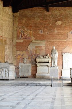 Pisa, İtalya 04.27.2018: Kamposanto Anıtı, Toskana 'nın Pisa kentindeki Mucizeler Meydanı' ndaki antik mezarlık ve anıt mezar