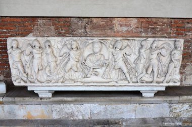 Pisa, İtalya 04.27.2018: Kamposanto Anıtı, Toskana 'nın Pisa kentindeki Mucizeler Meydanı' ndaki antik mezarlık ve anıt mezar