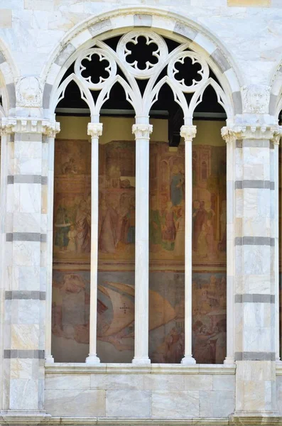 イタリア04 2018 ピサのトスカーナ市の奇跡の広場にある古代の墓地と霊廟であるCamposanto Monumentale — ストック写真