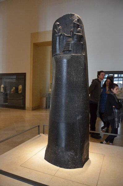 Париж, Франция 03.25.2017: интерьер знаменитого музея Парижа