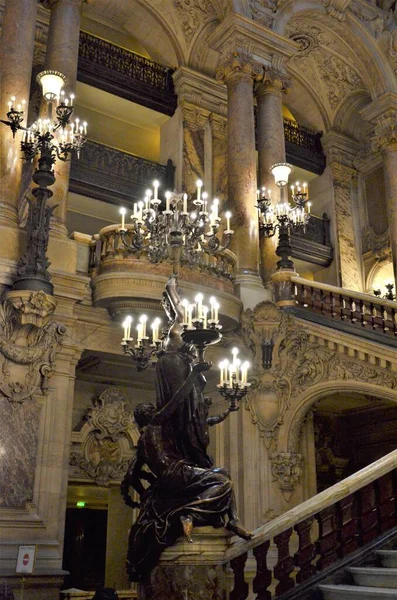 Paris, Fransa 03.23.2017: Opera National de Paris 'in İçişleri