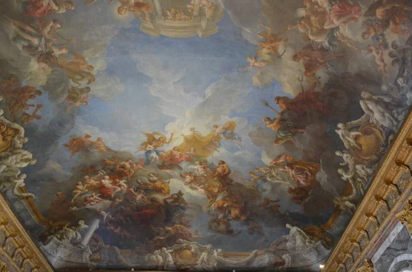 Versay, Fransa - 03.26.2017: Paris yakınlarındaki Versailles Şatosu (Versailles Sarayı)