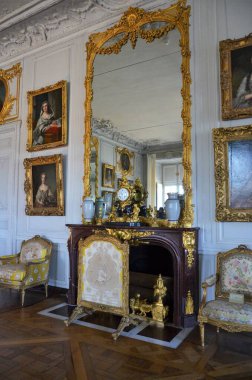 Versay, Fransa - 03.26.2017: Paris yakınlarındaki Versailles Şatosu (Versailles Sarayı)