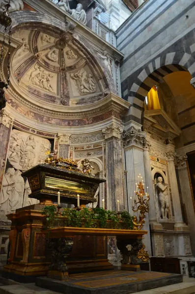 Pisa, İtalya 04.27.2018: Pisa Katedrali (Katedral de Pisa), İtalya