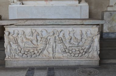 Pisa, İtalya 04.27.2018: Kamposanto Anıtı, Toskana 'nın Pisa kentindeki Mucizeler Meydanı' ndaki antik mezarlık ve anıt mezar