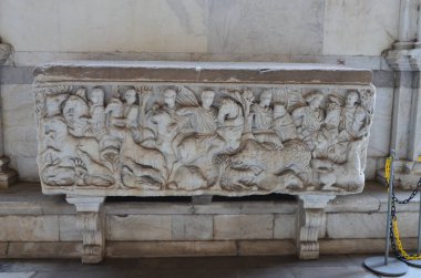 Pisa, İtalya 04.27.2018: Kamposanto Anıtı, Toskana 'nın Pisa kentindeki Mucizeler Meydanı' ndaki antik mezarlık ve anıt mezar