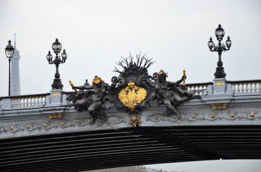 Ünlü Alexandre Köprüsü Paris, Fransa 'da gün batımında