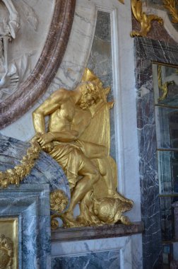 Versay, Fransa - 03.26.2017: Paris yakınlarındaki Versailles Şatosu (Versailles Sarayı)