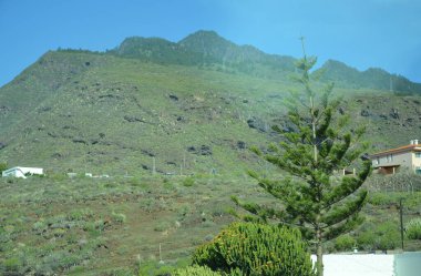 İspanya 'nın Tenerife kentindeki Anaga Kırsal Parkı' ndaki Mirador Risco Amogoje 'den Azanos ve Taganana' da panoramik manzara