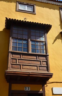 Geleneksel Kanarya mimarisi - ahşap balkon