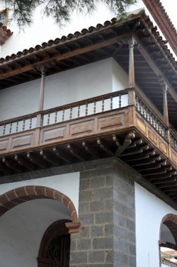 Puerto de la Cruz, Tenerife - 03.21.2018: binaların dış kısımları iyi tasarlanmış