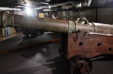 Santa Cruz, İspanya 03.21.2018: Horatio Nelson 'un kolunu kesen eski top Santa Cruz, Tenerife, Kanarya Adaları, İspanya.