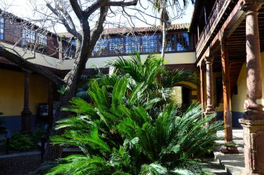 La Laguna, Tenerife 03.22.2018: Tenerife 'deki La Laguna' daki UNESCO Dünya Mirası Alanı olarak listelenen eski avlulardan biri.