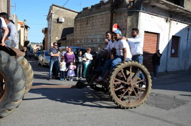 Villacidro, Sardunya 06.02.2019: Cherry 'nin geleneksel Sardunya kostümlü festivali