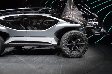 Frankfurt am Main, Almanya 09.21.2019: Audi AI TRAIL Tüm elektrikli off-road konsept otomobil Frankfurt IAA Motor Show 2019 'da ortaya çıktı
