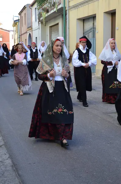 Villacidro, Sardunya 06.02.2019: Cherry 'nin geleneksel Sardunya kostümlü festivali