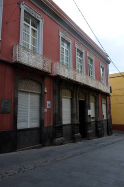 Santa Cruz de Tenerife 'deki sömürge binası cephesi